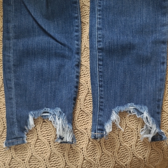 L'AGENCE High Line Distressed Skinny Jean in 'Huxley Destruct' Wash - Size 26 - Picture 4 of 10